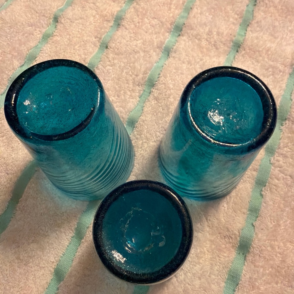 Set Of (3) Light Blue Spiral Glasses Handblown - Picture 4 of 4